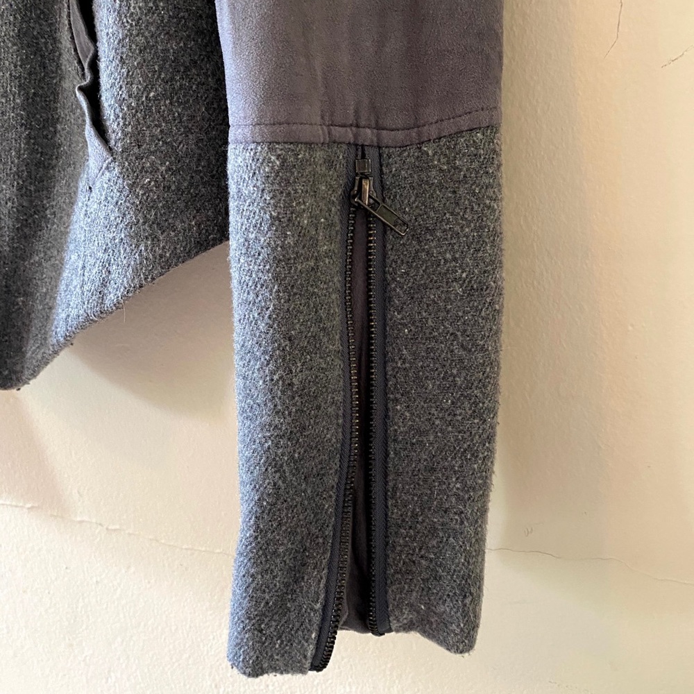 Gray jacket - Picture 5 of 6